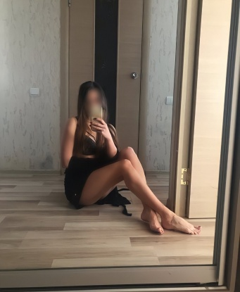 Соблазнительная брюнетка с шикарными формами готова подарить тебе незабываемые моменты страсти и удовольствия. Позволь себе расслабиться и насладиться каждой секундой в моем обществе. 14618, 26 лет