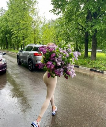 Живу в Москве, городе страсти и возможностей. Мои услуги - настоящая наслада для тебя: массаж, эротический танец, игры ролевые. Гарантирую полное удовлетворение 🌟. Отзывы моих клиентов говорят о великолепном опыте, который я подарю тебе. Посмотри мои фото в профиле, они подтвердят все, что я умею. Со мной ты окунешься в мир наслаждения и избавишься от суеты и стресса. Жду тебя, чтобы сделать нашу встречу незабываемой 👄💋. 5709, 24 года